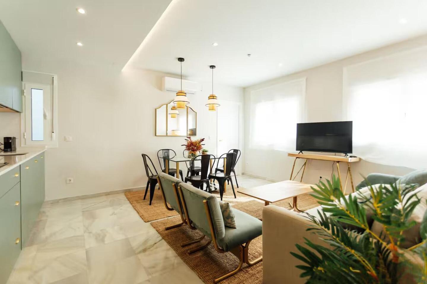 Апартаменти Reformed And Comfy- 2Bd 2Bth- Arenal Севілья Екстер'єр фото